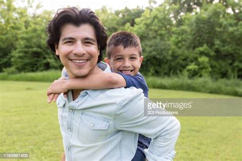 5.193 Tios Buenos Stock Photos, High